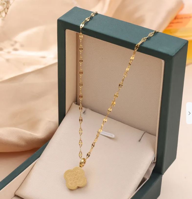 Four Leaf Gold Clover Stainless Steel 18K Plating Necklace - Gold