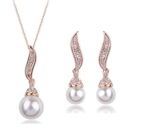 Fashion Rhinestone Angel Wings Pearl Alloy Necklace and Ear Stud Two-Piece Set - Gold