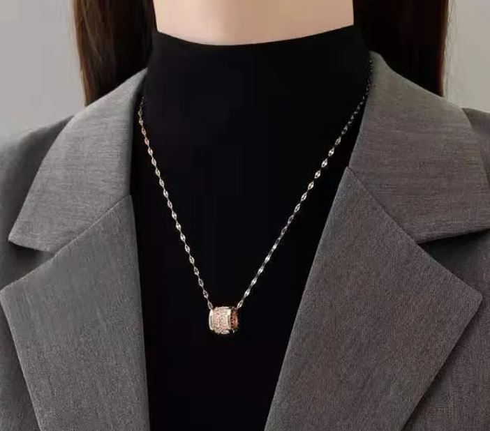 Fashion Geometric Titanium Steel Plating Zircon Pendant Necklace 1 Piece - Rose Gold White