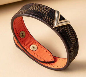 Fashion Letter V Plaid Pu Leather Alloy Metal Button Bangle