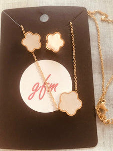 Four Leaf Clover 3-pc Jewelry Set in Gold - White