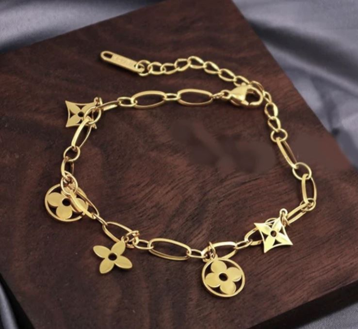 Four Leaf Clover Chain Titanium Steel Bracelet 18k